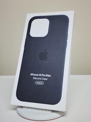Apple Silicone Case with MagSafe for iPhone 14 – Midnight